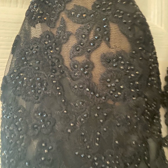 Stunning black dress with very small train. - Picture 3 of 11